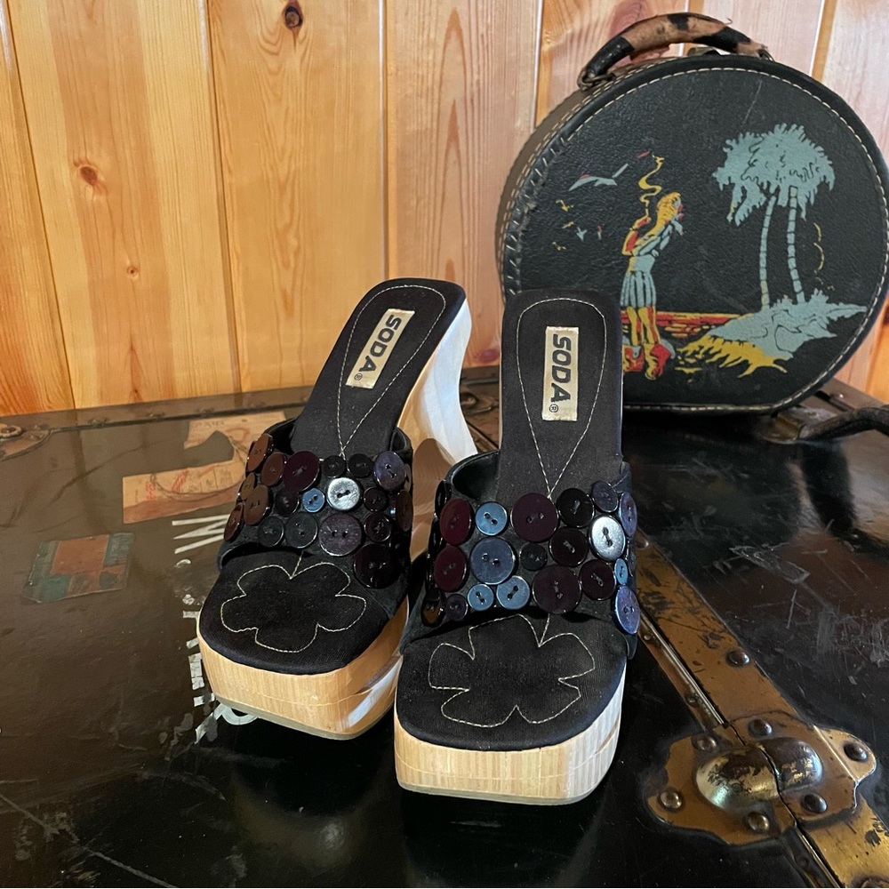 Vintage y2k Soda Wood Platform~~Size 7 1/2